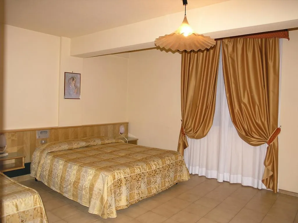 Hotel Tre Torri 빌라지오 모제 3*,