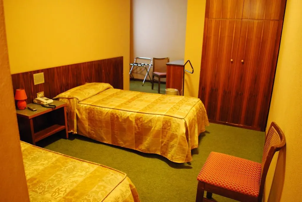 Hotel Tre Torri 빌라지오 모제 3*,