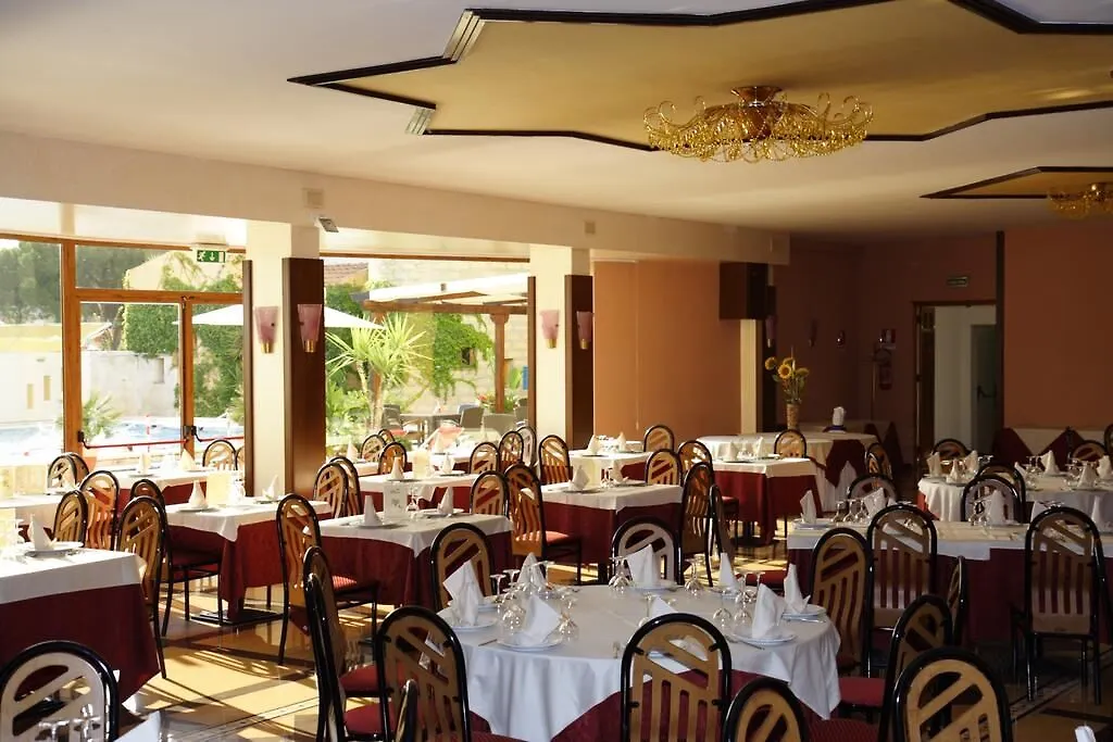 Hotel Tre Torri 빌라지오 모제 3*,