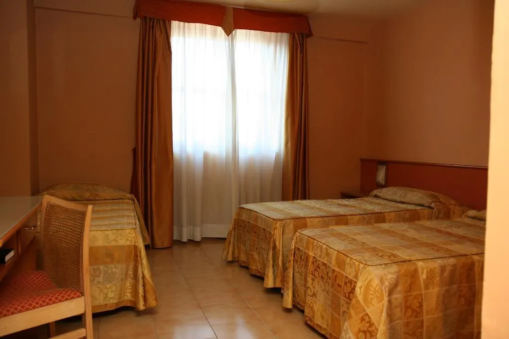 Hotel Tre Torri Villaggio Mosè 3*,